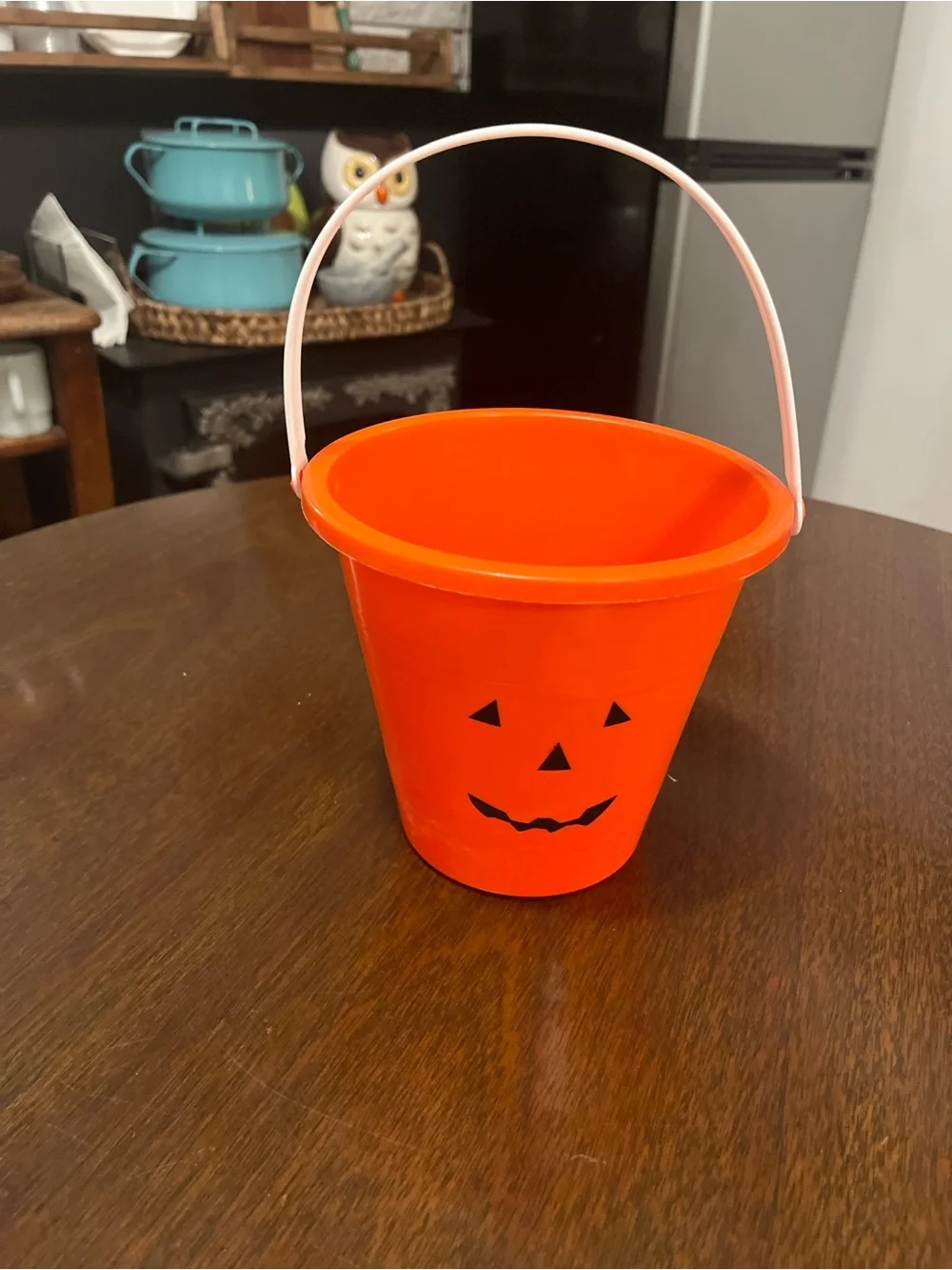 Collectable Blink Halloween Jack-O'-Lantern Candy Bucket with White Handle